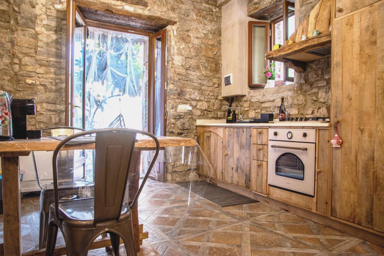 Il Nido Di Matilde _Monolocale Design Sul Fiume_ Lägenhet Rossena Exteriör bild