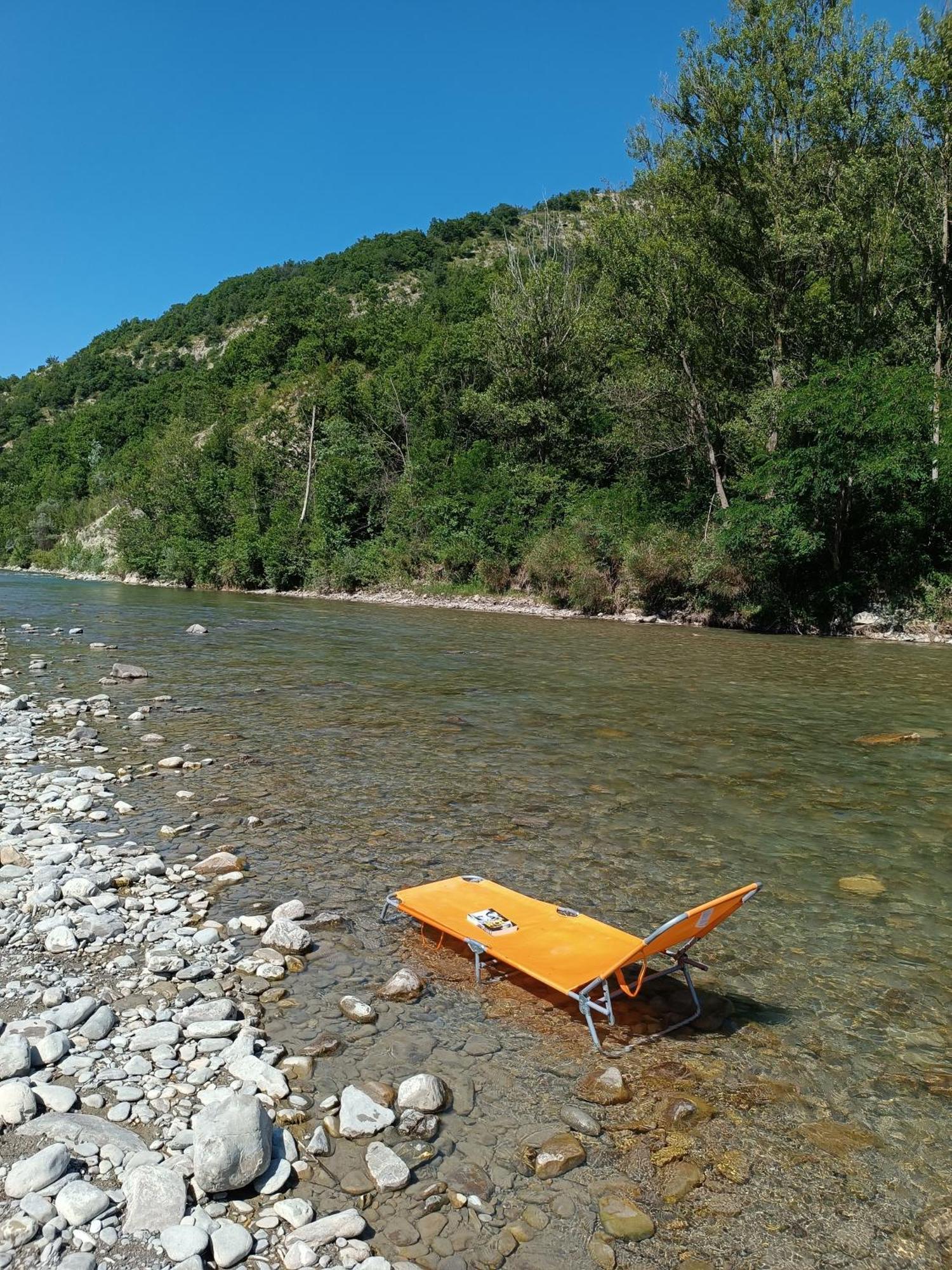 Il Nido Di Matilde _Monolocale Design Sul Fiume_ Lägenhet Rossena Exteriör bild