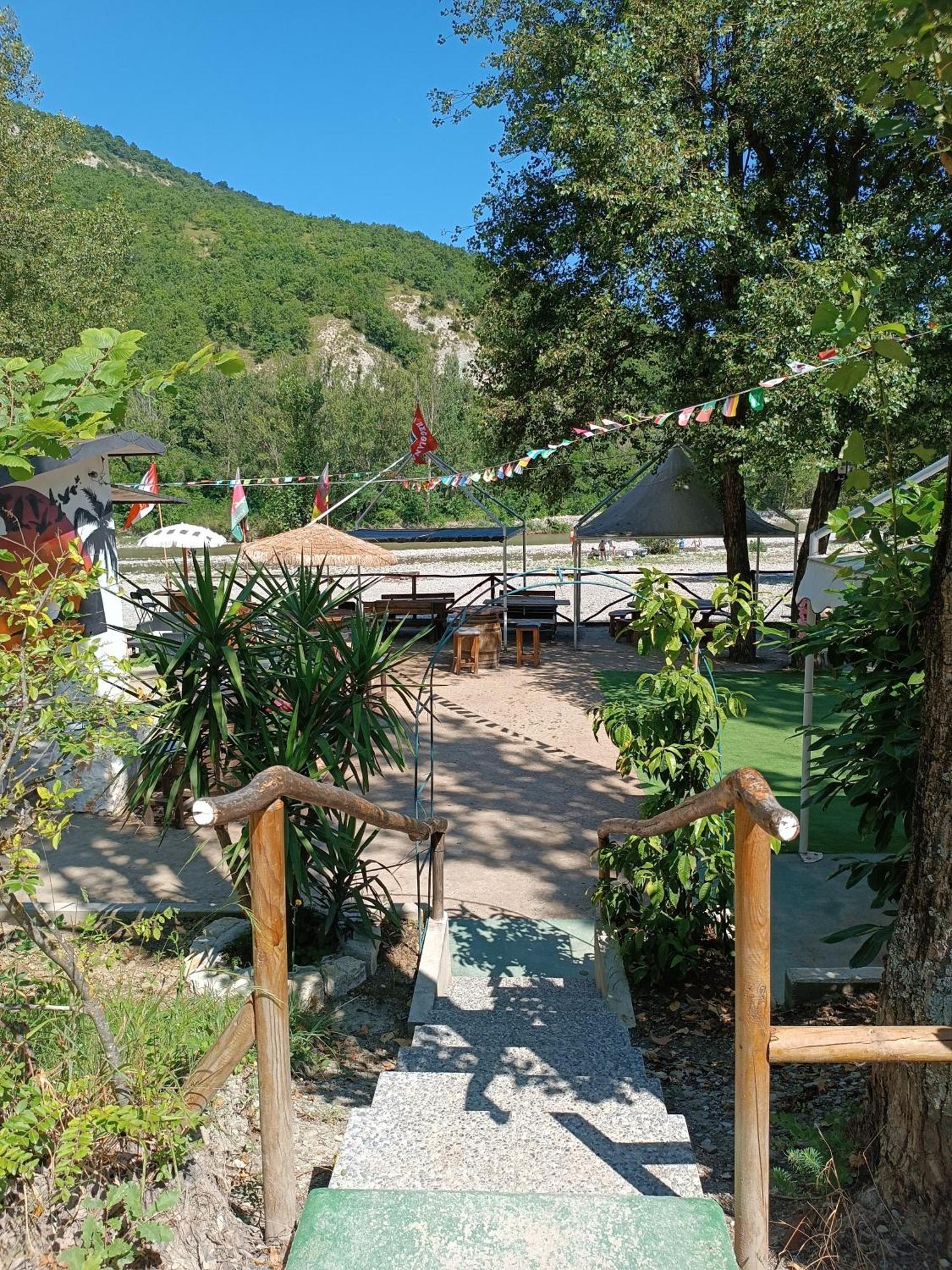 Il Nido Di Matilde _Monolocale Design Sul Fiume_ Lägenhet Rossena Exteriör bild
