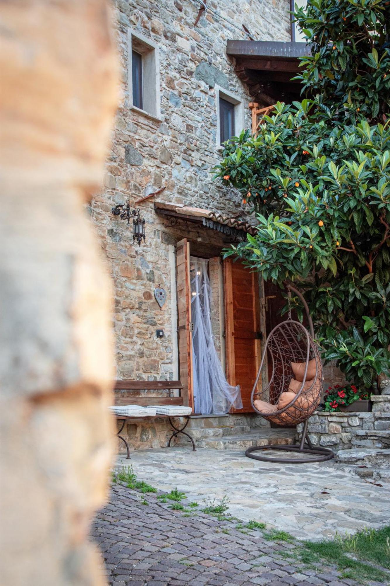 Il Nido Di Matilde _Monolocale Design Sul Fiume_ Lägenhet Rossena Exteriör bild